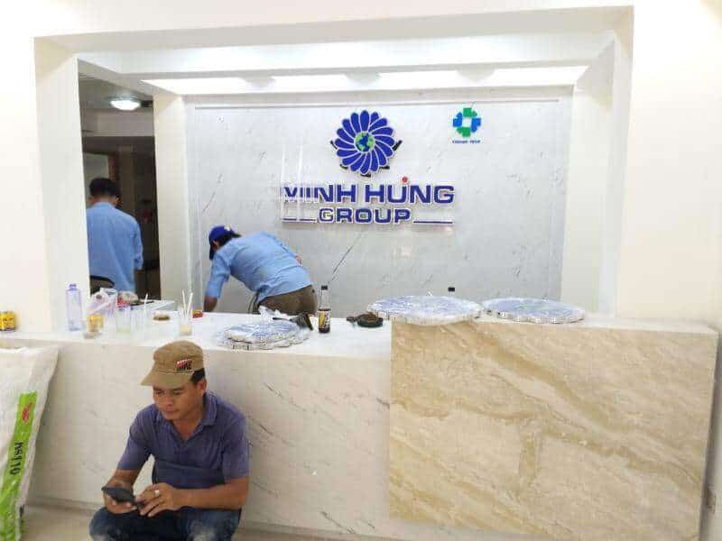 Quầy lễ tân đá trắng ý marble pologis