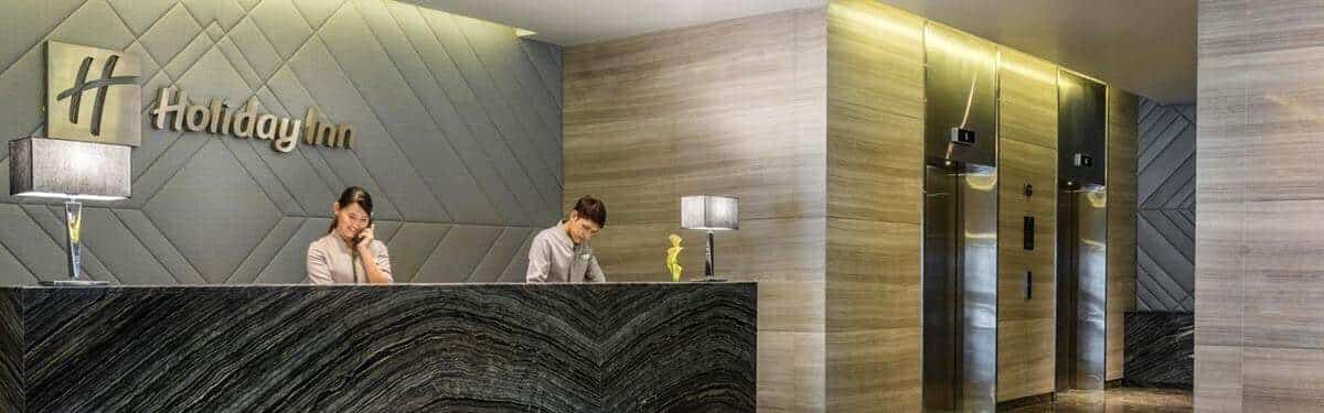 quầy lễ tân khách sạn sang trọng