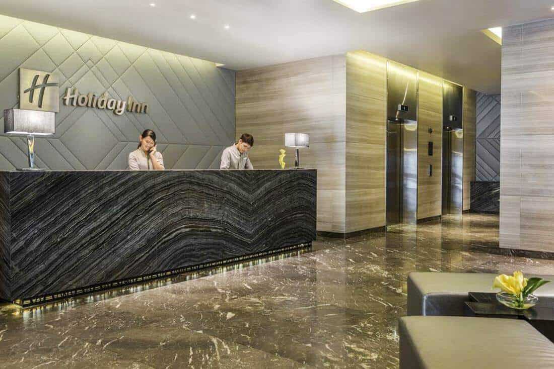 quầy lễ tân khách sạn sang trọng