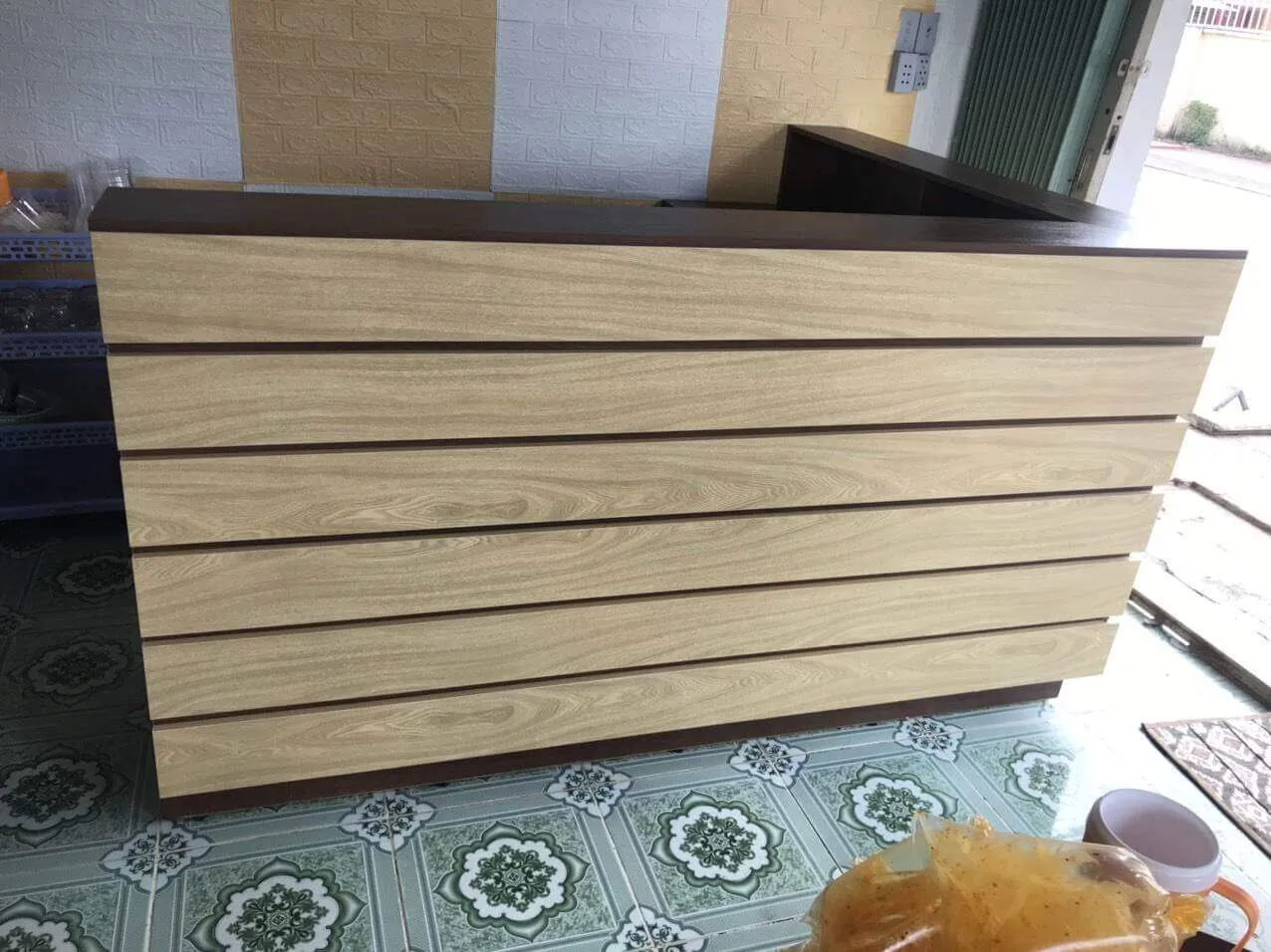 Đóng quầy lễ tân gỗ
