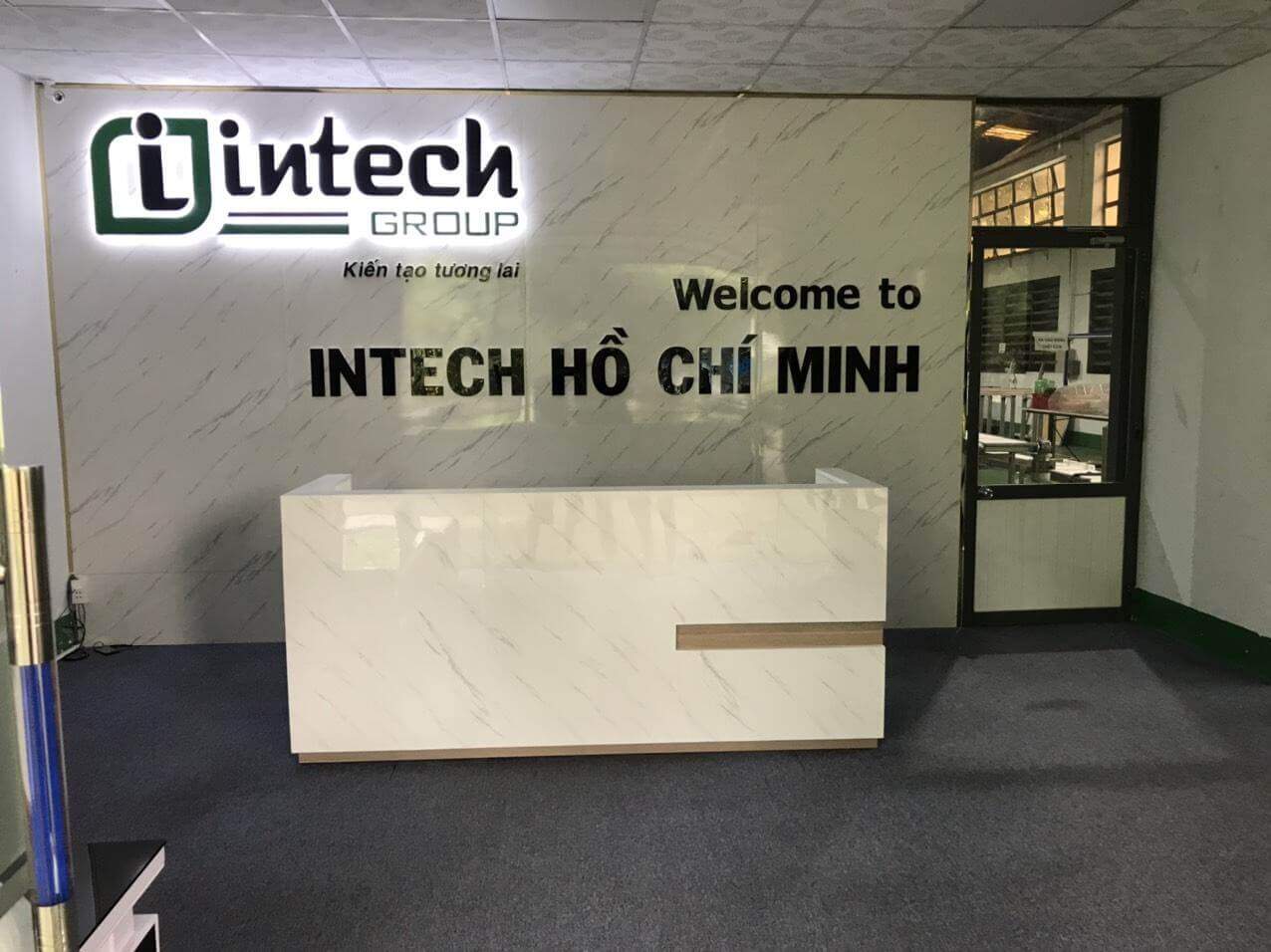 Quầy lễ tân gỗ công nghiệp ốp nhựa giả đá đẹp 6 Quầy lễ tân gỗ công nghiệp mẫu đẹp