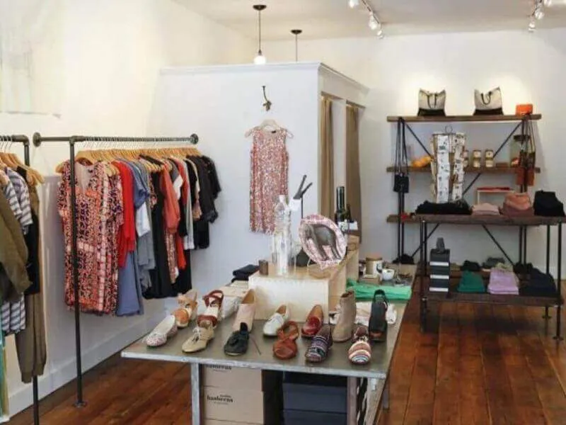 Thiết kế shop quần áo diện tích nhỏ