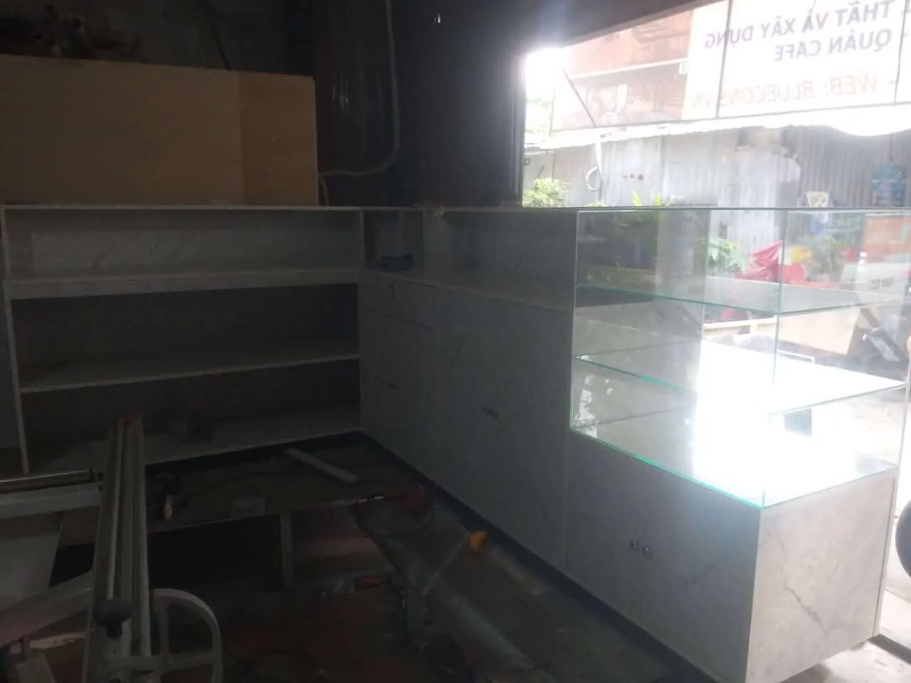 đóng quầy trưng bày