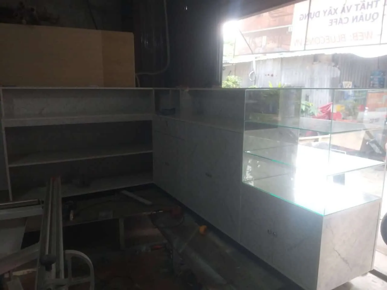 đóng quầy trưng bày