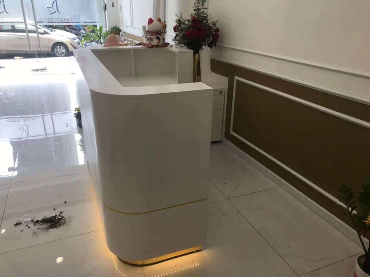 Quầy lễ tân gỗ đẹp 3 mẫu quầy lễ tân cong đẹp