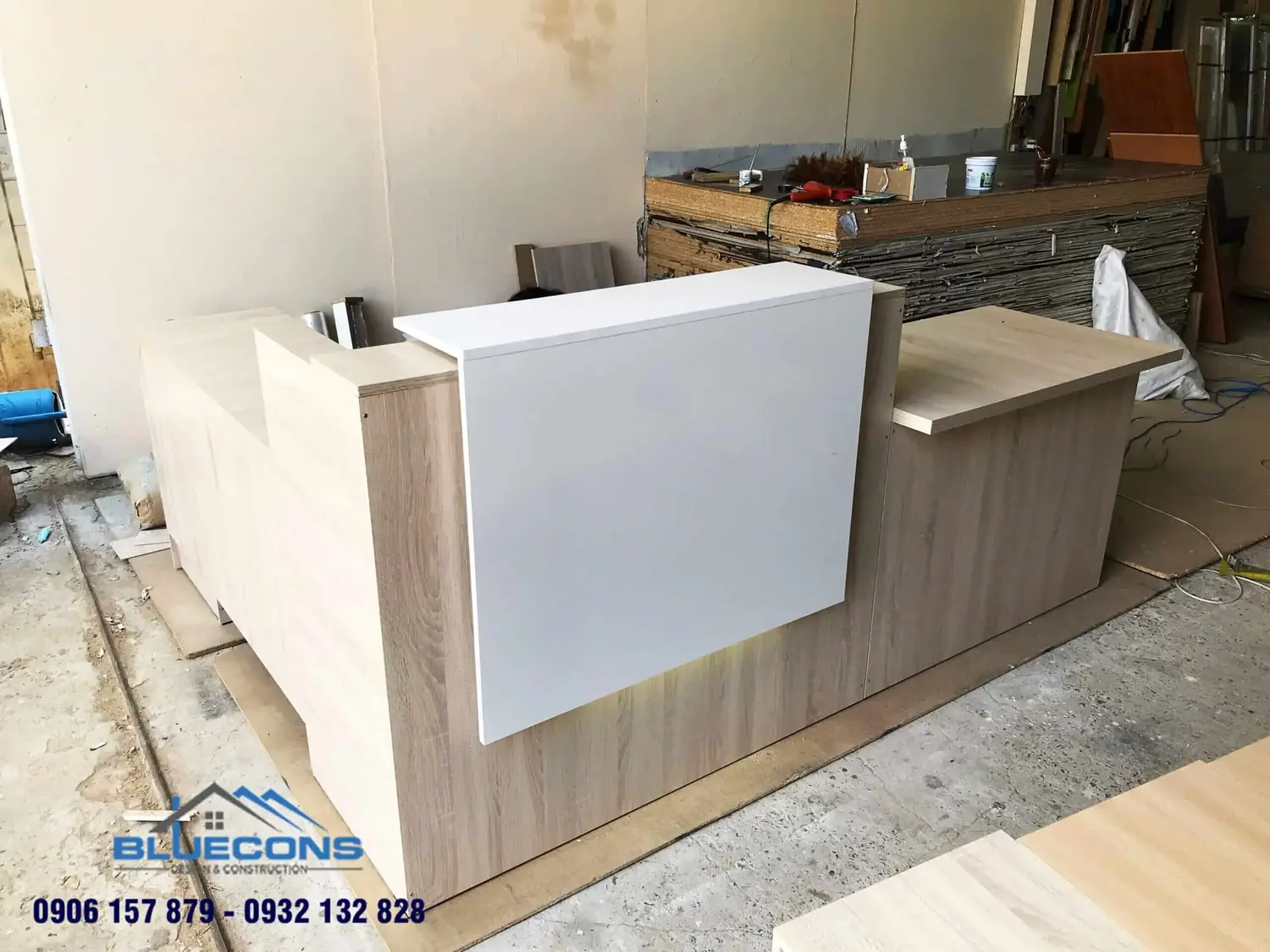 Bàn thu ngân gỗ MFC phủ melamine sáng bóng cực hiện đại