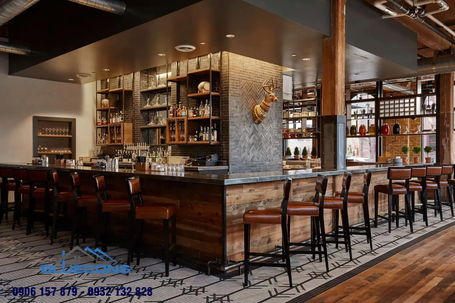 Thiết kế quầy thu ngân chữ L mặt đá bóng loáng, dễ lau chùi