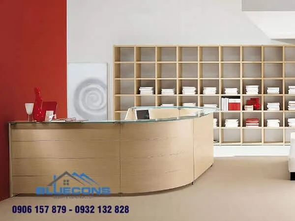 Bàn thu ngân mặt kính cong đầy tinh tế, dễ dàng lau chùi