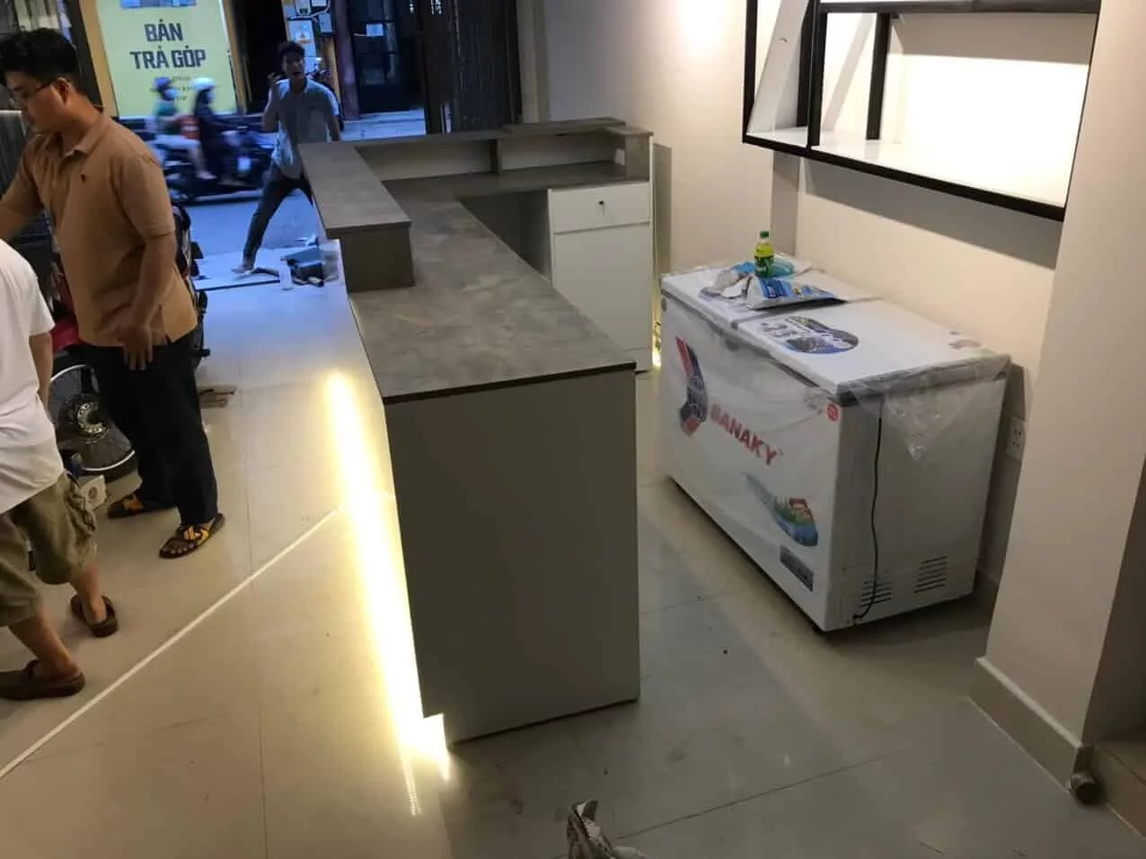 quầy trà sữa hình chữ L