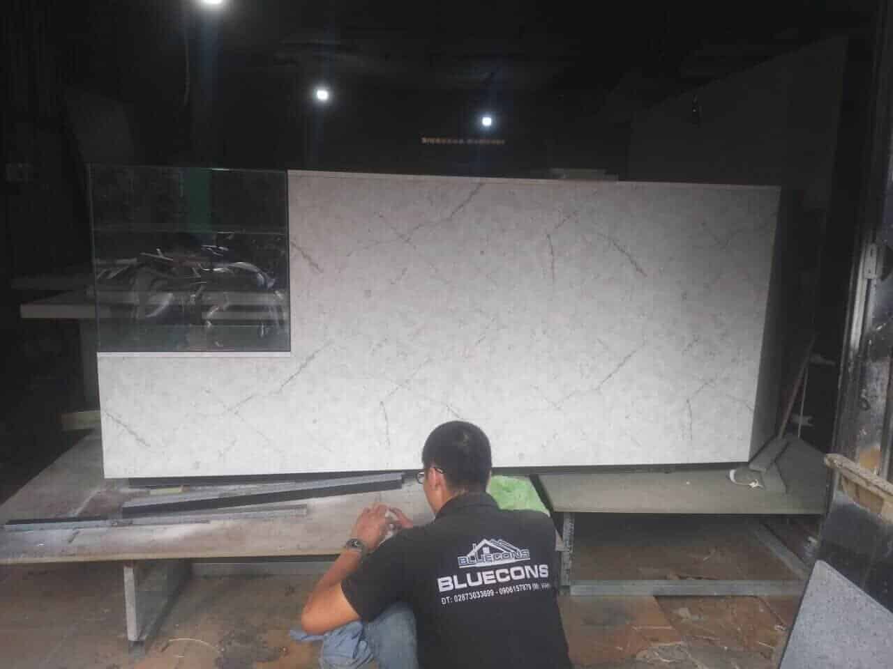 thi công đóng quầy trưng bày gỗ