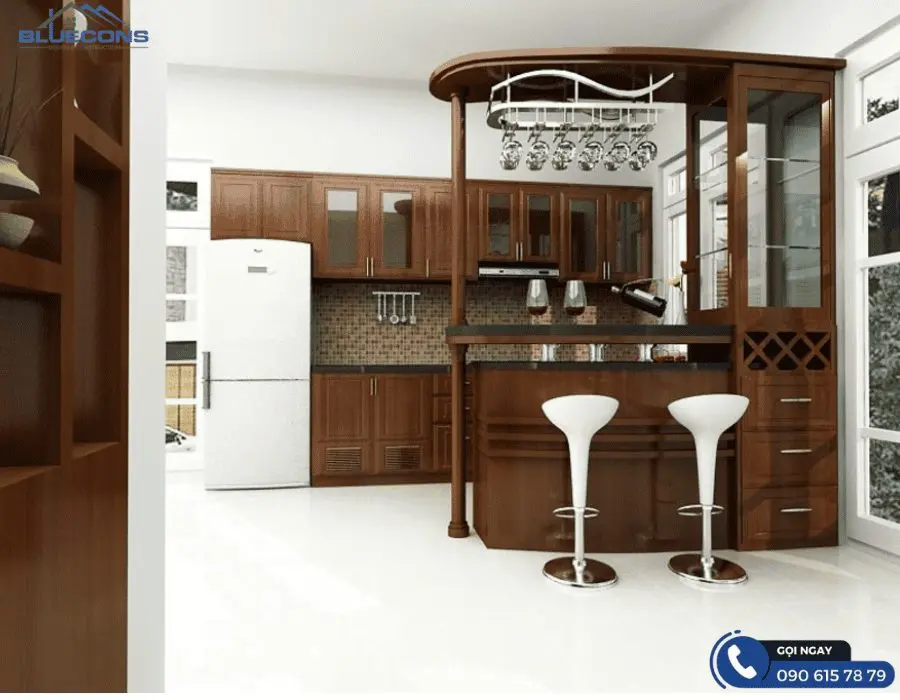 Tủ bếp có quầy bar kết hợp dàn treo ly