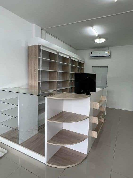Quầy thu ngân shop và kệ trưng bày