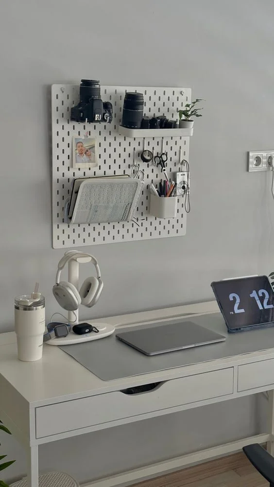 decor phòng ngủ bằng vật dụng 