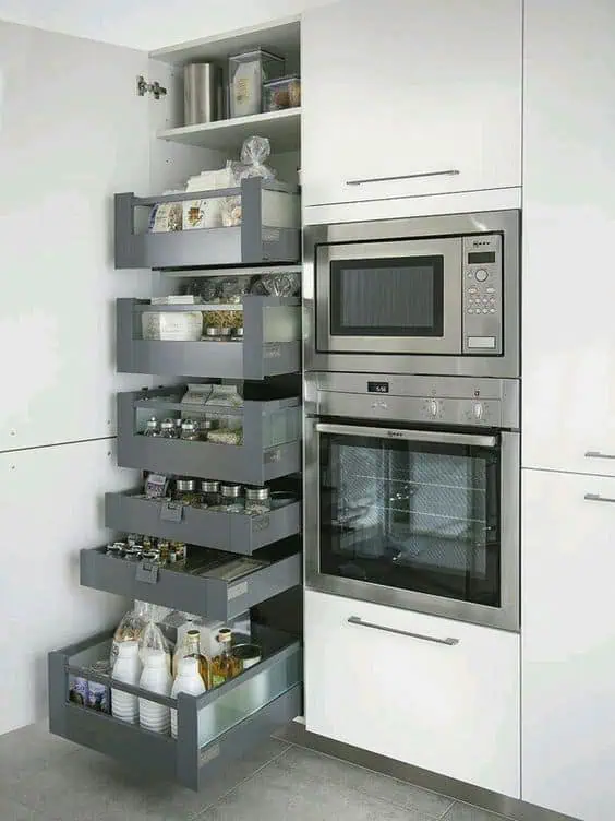 Tủ bếp lắp đặt nhiều thiết bị công nghệ