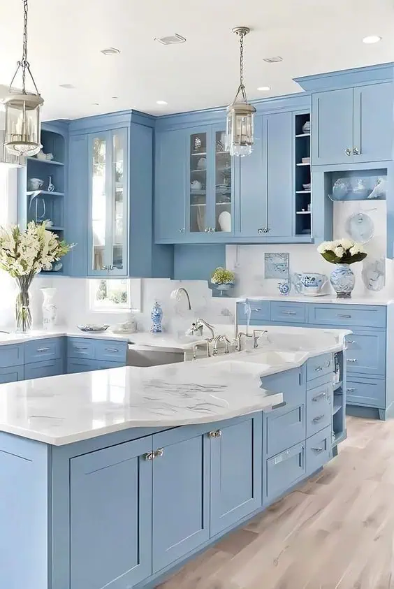Tủ bếp màu sắc rực rõ phá cách
