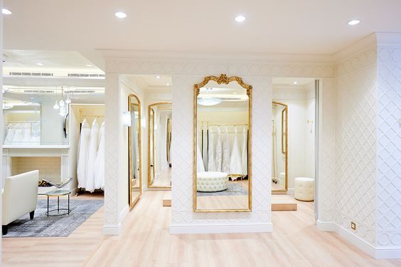 Tủ trưng bày váy cưới đẹp 