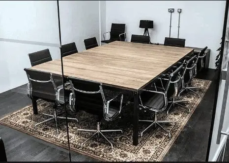 Mẫu bàn họp dài mặt gỗ chân sắt với thiết kế chân cao cấp