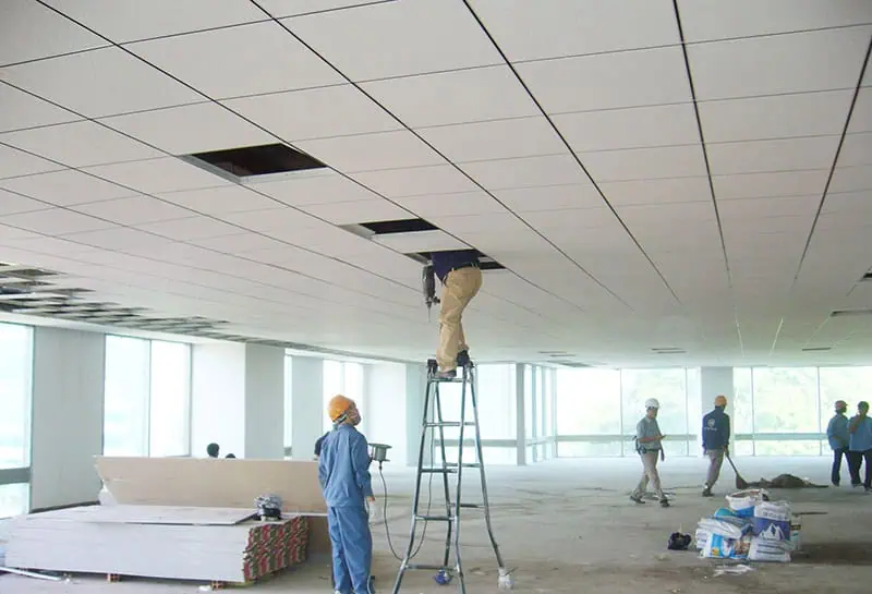 Đội thợ đóng trần thạch cao chuyên nghiệp