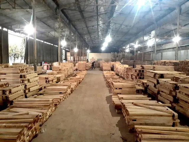 Gỗ cao su ghép thành các bộ phận hoàn chỉnh