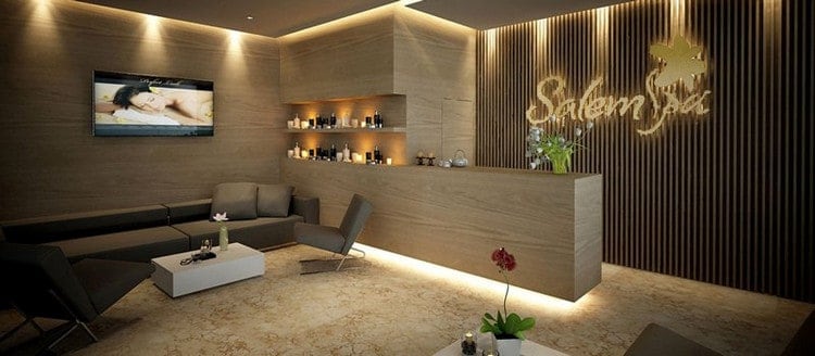Quầy lễ tân cổ điển