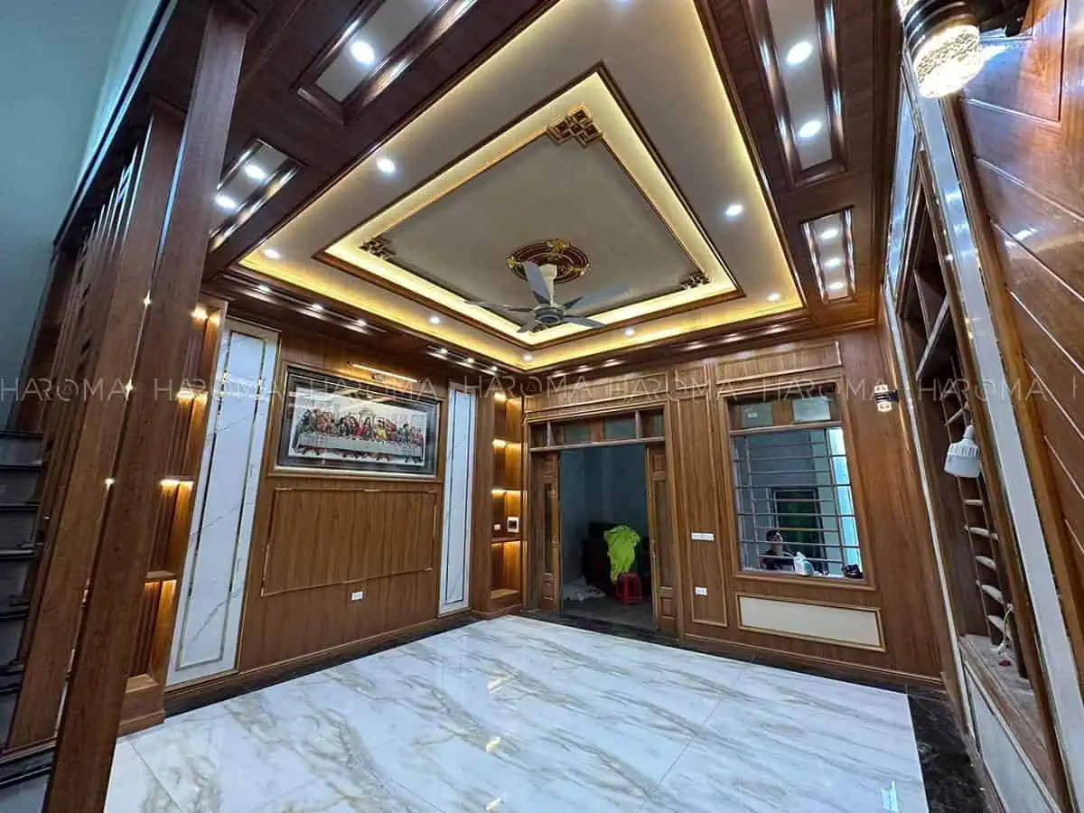 Trần nhựa và trần thạch cao