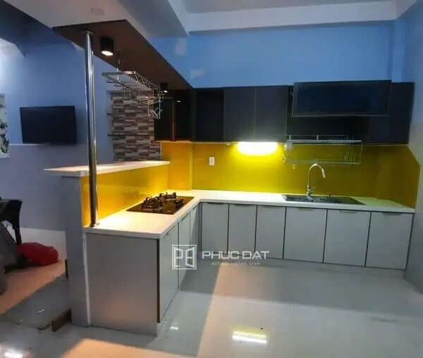 Quầy bar với mặt đá