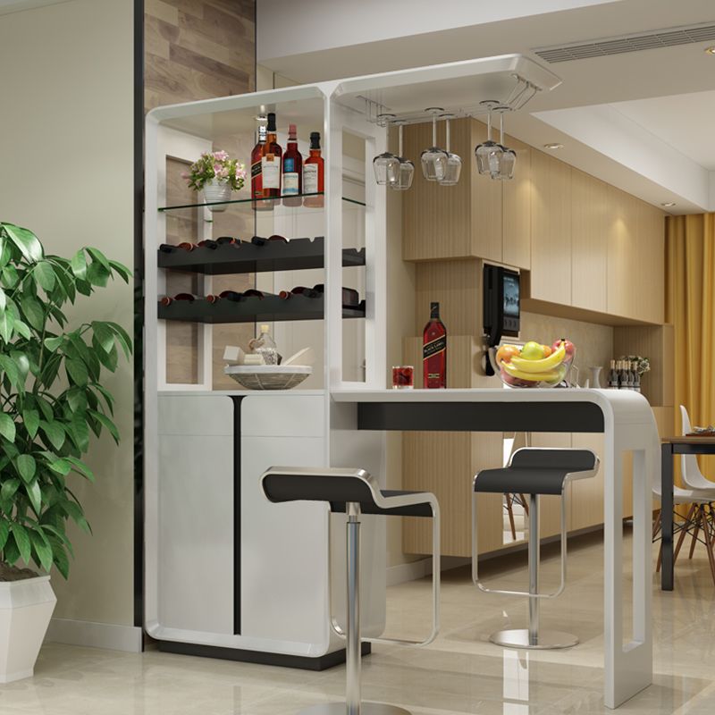 Quầy bar sử dụng tủ đựng rượu