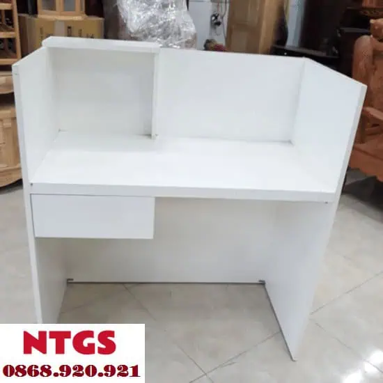 Quầy lễ tân tối giản