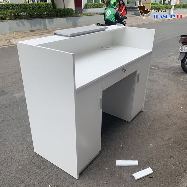 Quầy lễ tân hiện đại