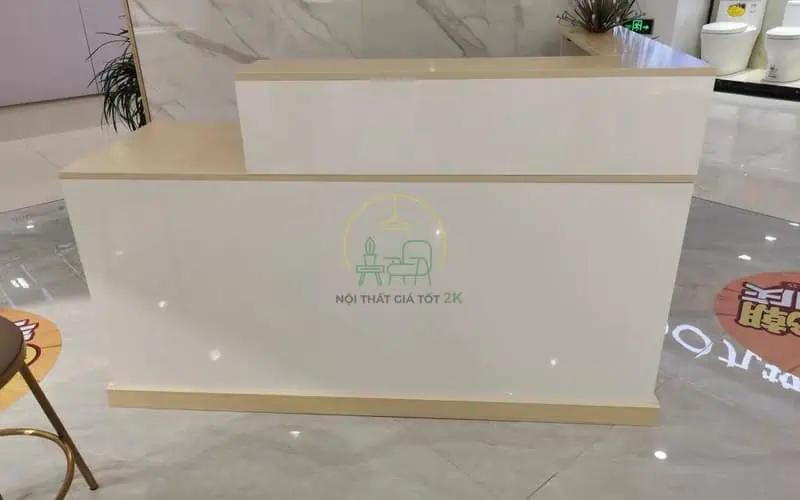 Quầy lễ tân đơn giản màu vàng