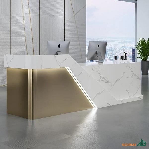 Quầy lễ tân cổ điển
