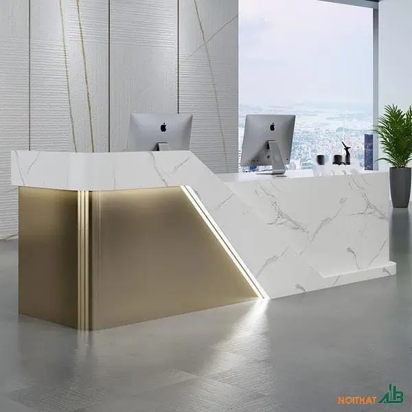 Quầy lễ tân cổ điển