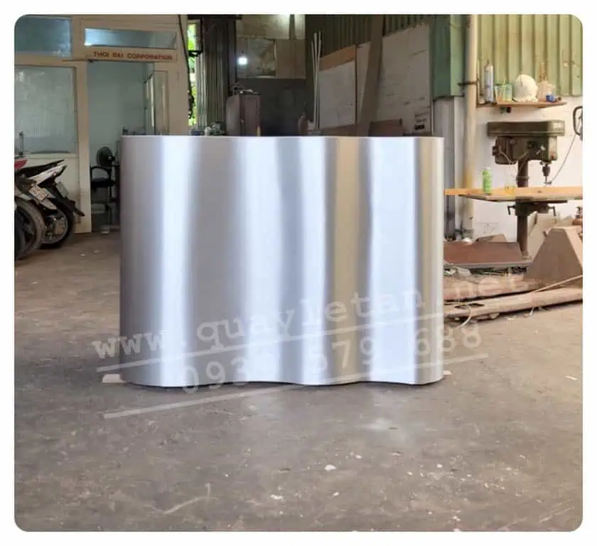 Quầy lễ tân lượn sóng
