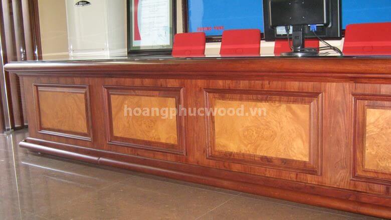 Quầy lễ tân gỗ tự nhiên đẹp