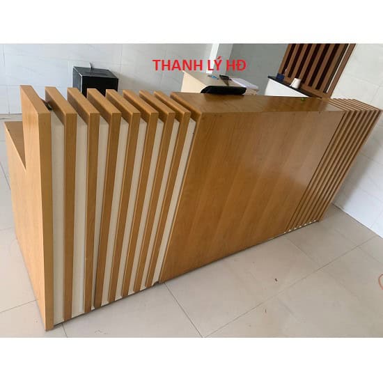 Mẫu quầy lễ tân cũ
