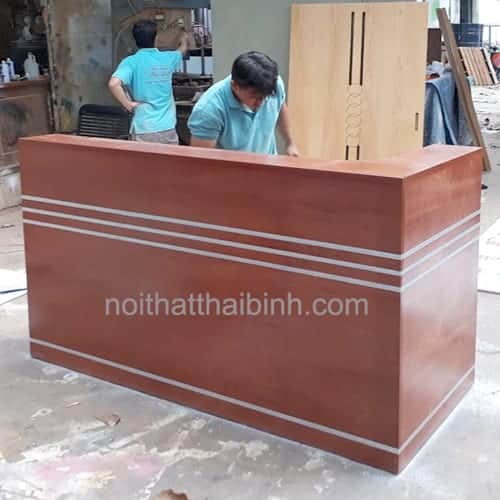 Quầy lễ tân cổ điển