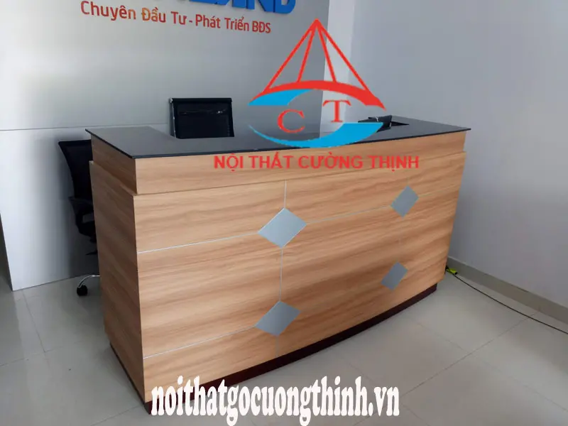 Quầy lễ tân gỗ công nghiệp đẹp