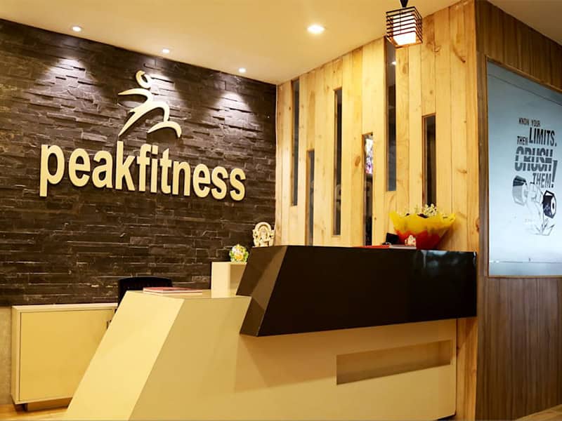 Mẫu thiết kế quầy lễ tân phòng gym hiện đại