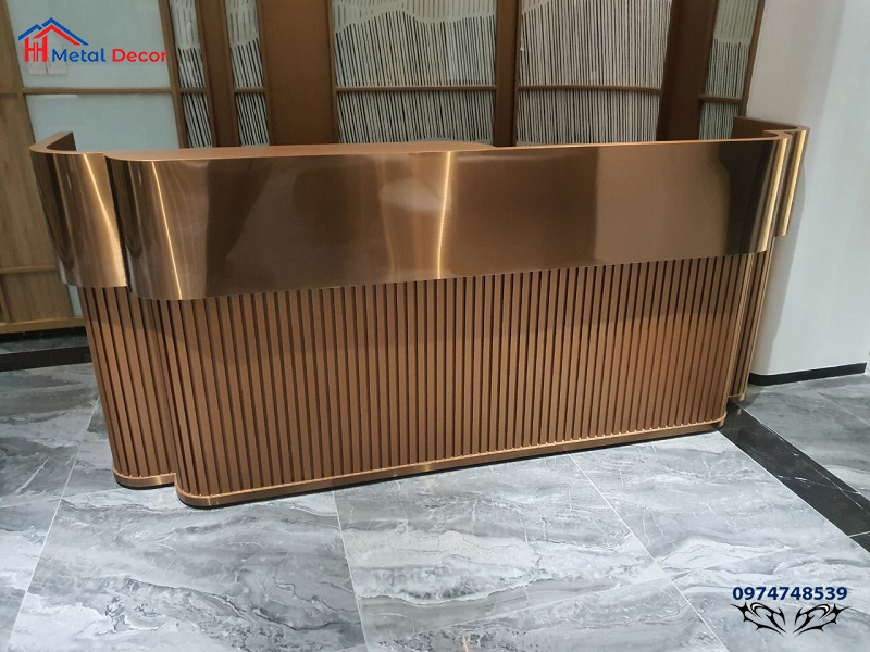 Quầy lễ tân inox mạ vàng