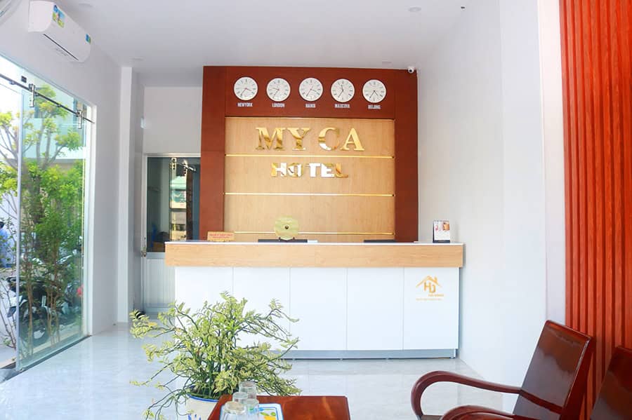 Quầy lễ tân phong cách hiện đại