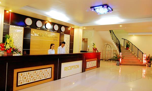 Quầy lễ tân đơn giản