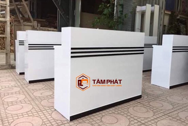 Quầy lễ tân có ngăn kéo tiện lợi