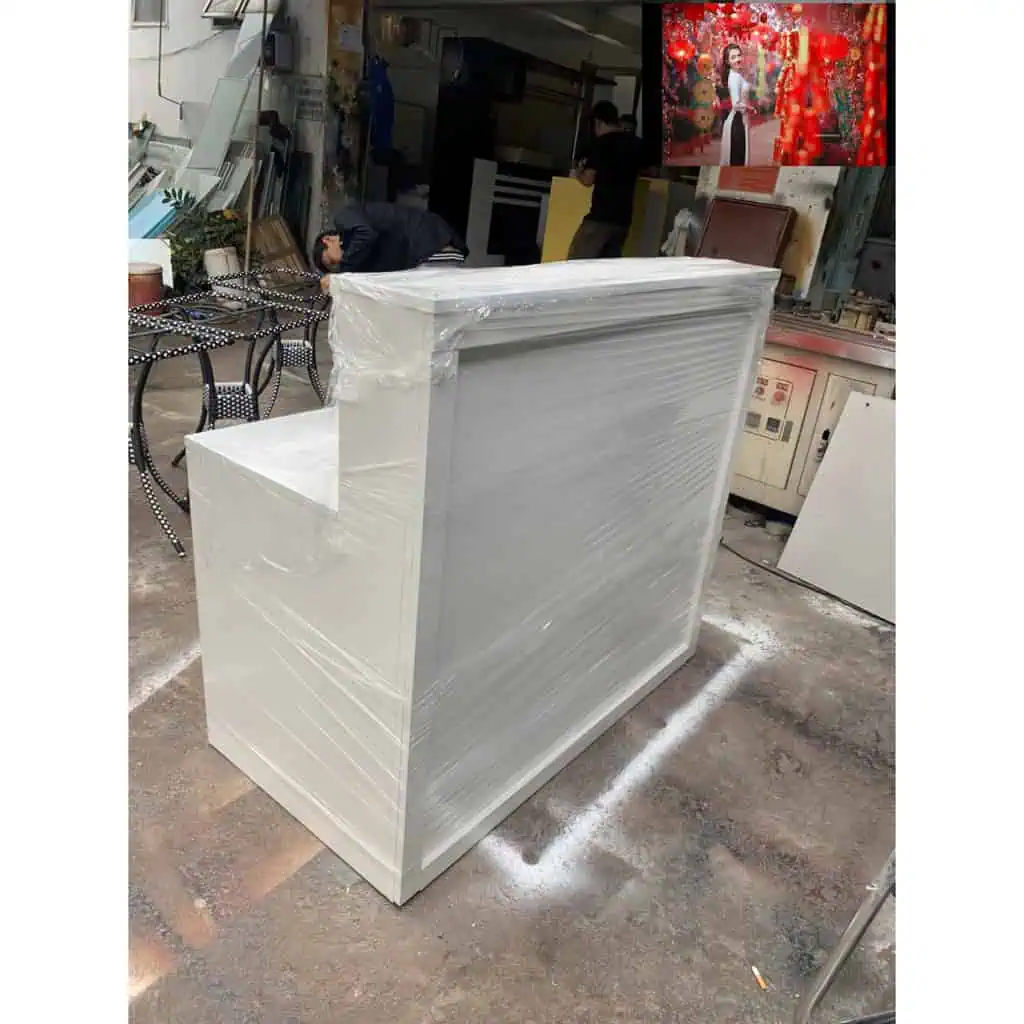 Quầy lễ tân shop quần áo đẹp