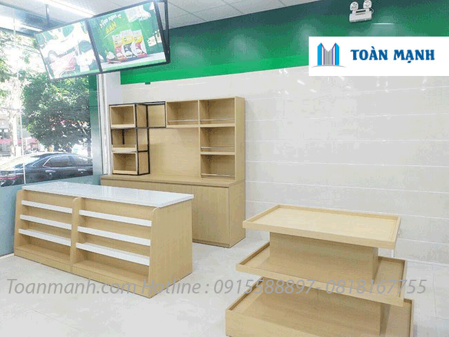 Quầy lễ tân với hệ thống thanh toán hiện đại