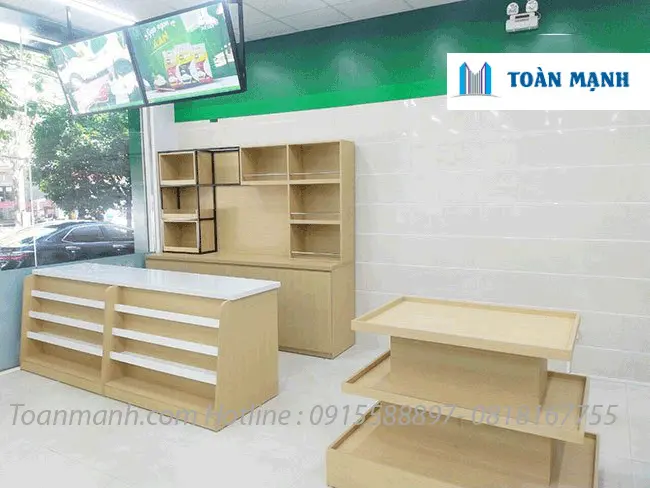 Quầy lễ tân với hệ thống thanh toán hiện đại