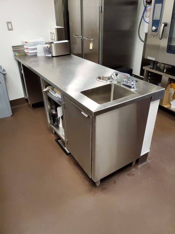 Mẫu quầy pha chế inox có chậu rửa tiện lợi