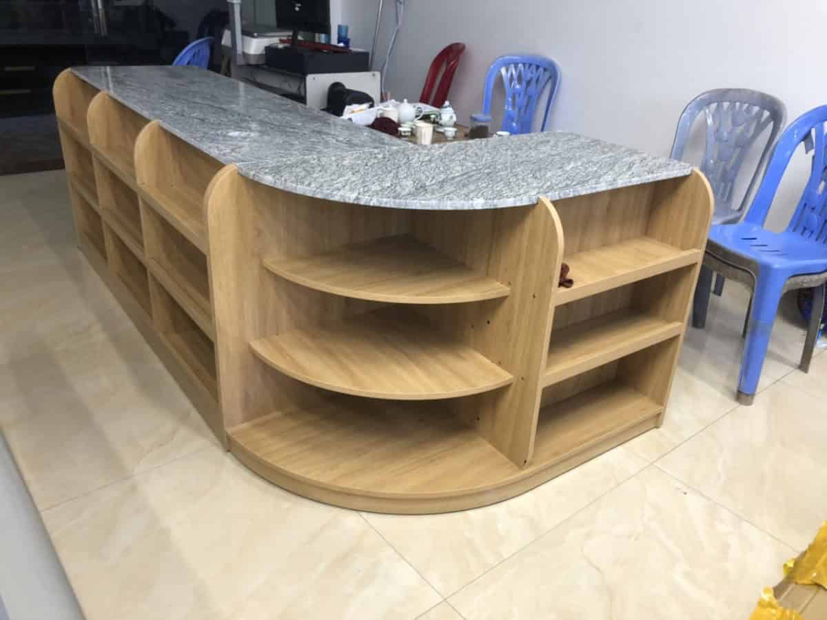 Quầy thu ngân gỗ mặt đá bền đẹp
