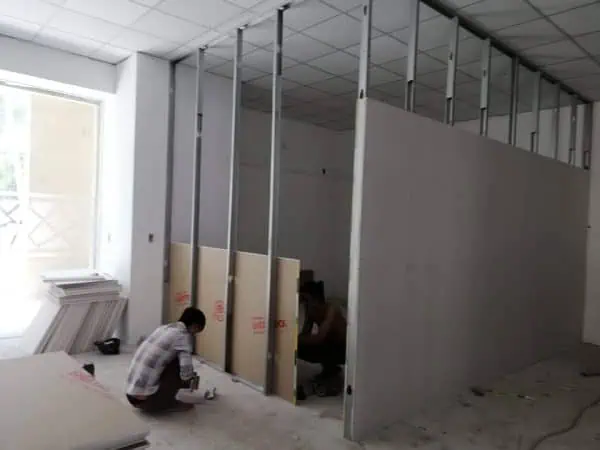 Thi công vách ngăn thạch cao