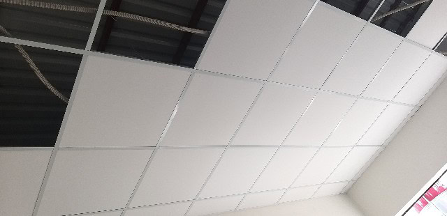 Trần thạch cao thả với thiết kế hiện đại