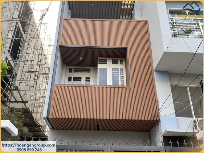 Thi công ốp tường gỗ nhựa ngoài trời
